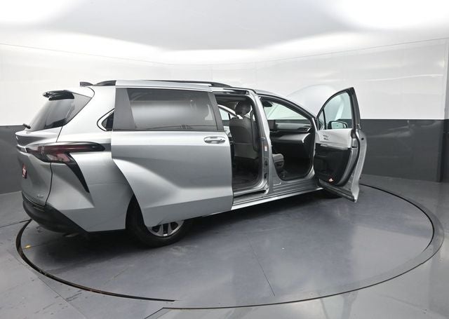 2025 Toyota Sienna XLE 8 Passenger