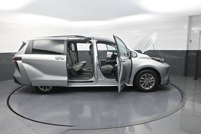 2025 Toyota Sienna XLE 8 Passenger