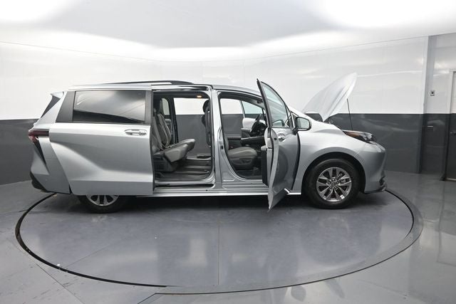 2025 Toyota Sienna XLE 8 Passenger