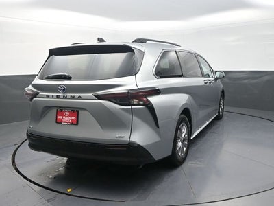 2025 Toyota Sienna XLE 8 Passenger