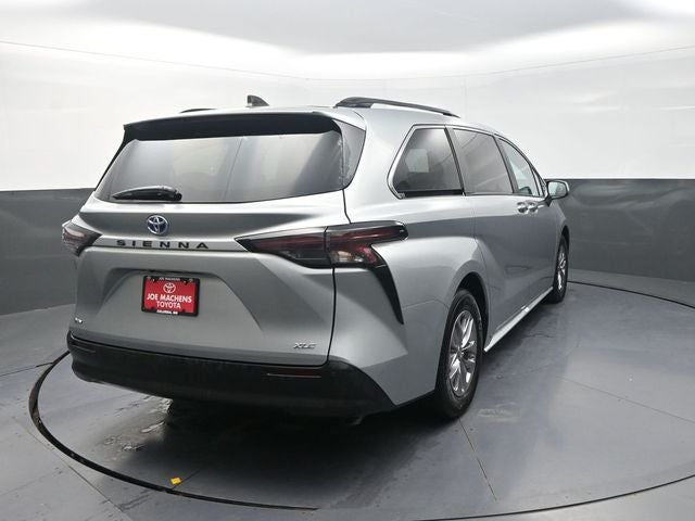 2025 Toyota Sienna XLE 8 Passenger