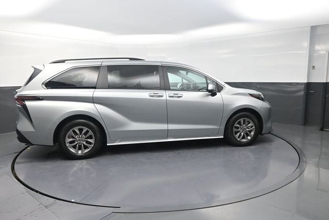 2025 Toyota Sienna XLE 8 Passenger