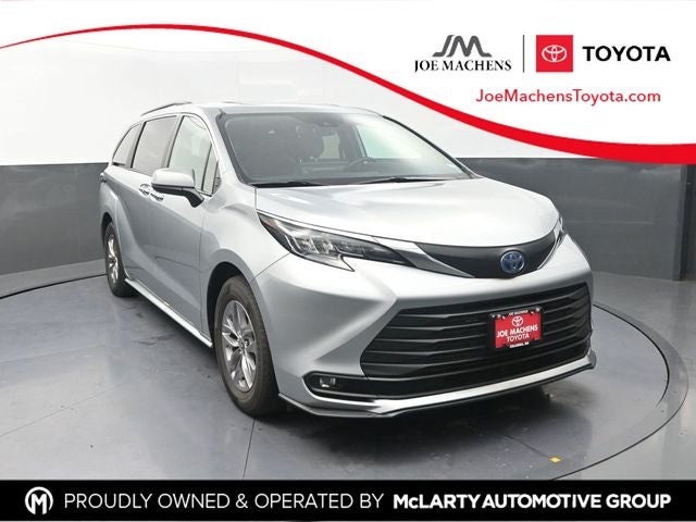2025 Toyota Sienna XLE 8 Passenger