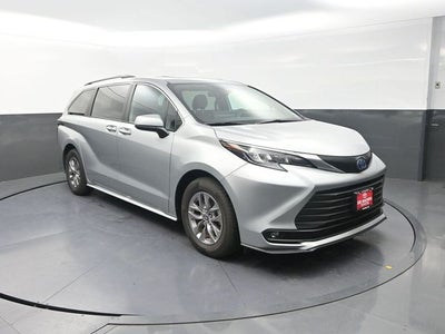 2025 Toyota Sienna XLE 8 Passenger