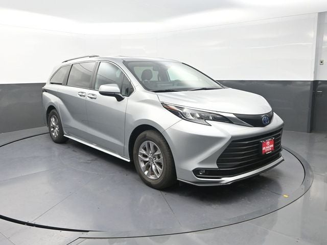 2025 Toyota Sienna XLE 8 Passenger
