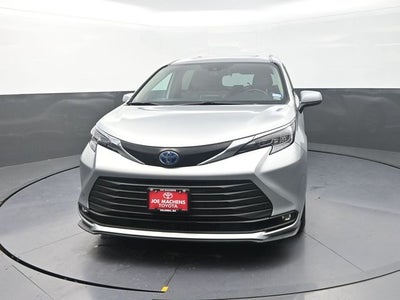2025 Toyota Sienna XLE 8 Passenger