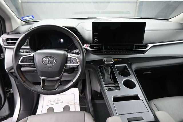 2025 Toyota Sienna XLE 8 Passenger