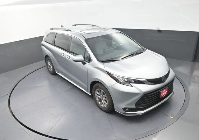 2025 Toyota Sienna XLE 8 Passenger