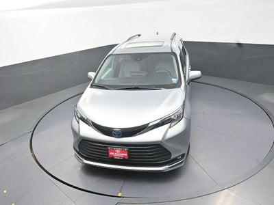 2025 Toyota Sienna XLE 8 Passenger