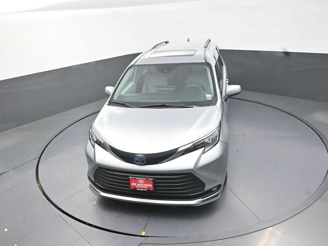 2025 Toyota Sienna XLE 8 Passenger