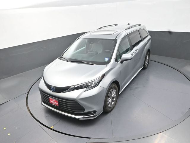2025 Toyota Sienna XLE 8 Passenger