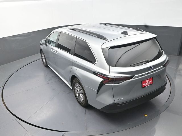 2025 Toyota Sienna XLE 8 Passenger