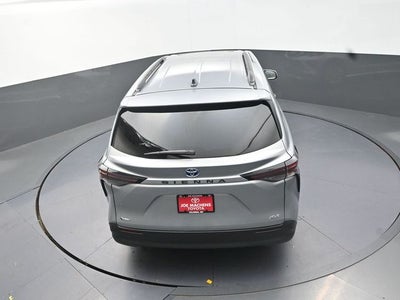 2025 Toyota Sienna XLE 8 Passenger