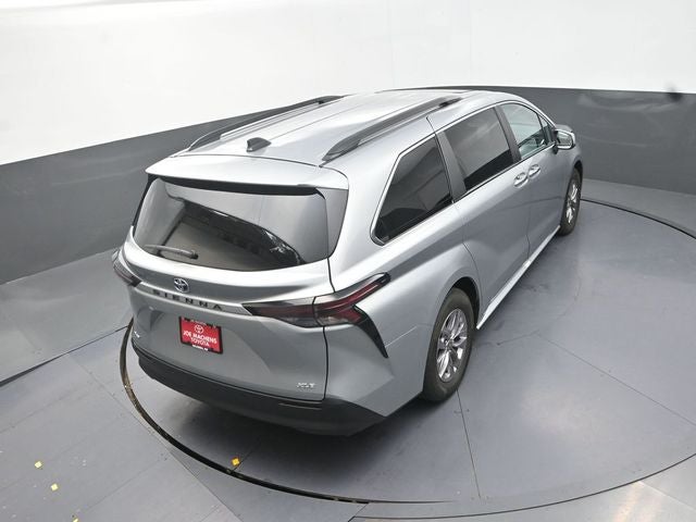 2025 Toyota Sienna XLE 8 Passenger