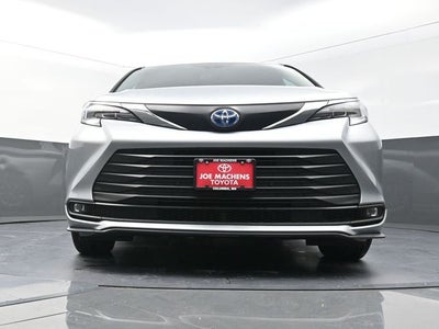 2025 Toyota Sienna XLE 8 Passenger