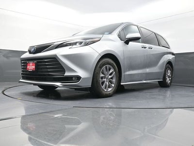 2025 Toyota Sienna XLE 8 Passenger