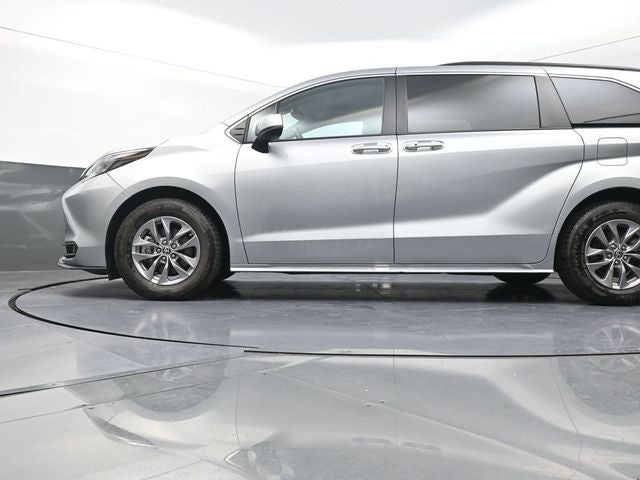 2025 Toyota Sienna XLE 8 Passenger