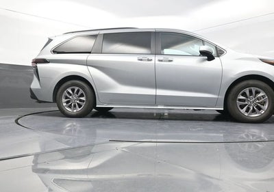 2025 Toyota Sienna XLE 8 Passenger