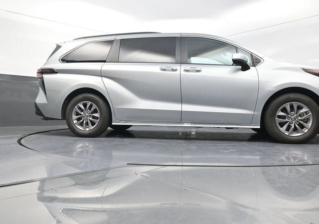 2025 Toyota Sienna XLE 8 Passenger