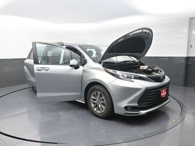 2025 Toyota Sienna XLE 8 Passenger