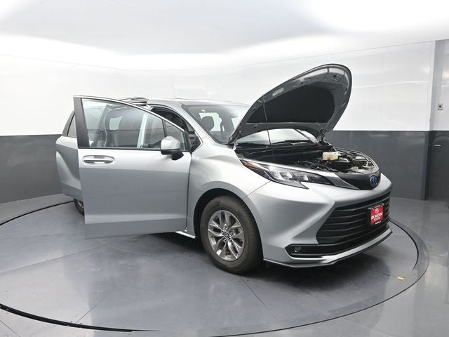 2025 Toyota Sienna XLE 8 Passenger