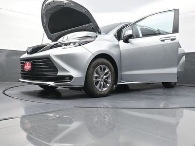 2025 Toyota Sienna XLE 8 Passenger