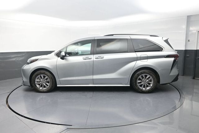 2025 Toyota Sienna XLE 8 Passenger