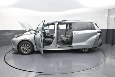 2025 Toyota Sienna XLE 8 Passenger
