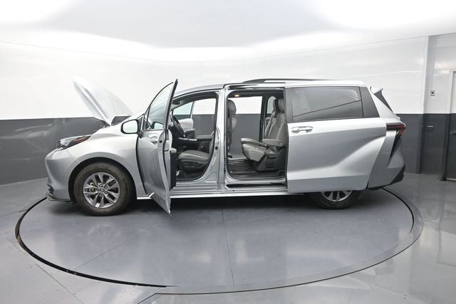 2025 Toyota Sienna XLE 8 Passenger