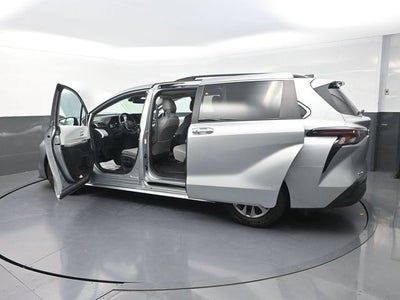 2025 Toyota Sienna XLE 8 Passenger