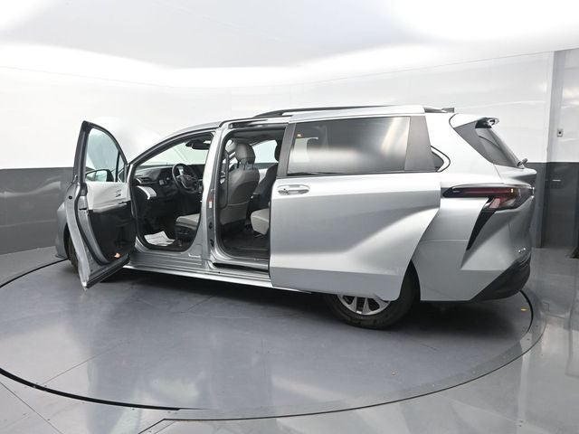 2025 Toyota Sienna XLE 8 Passenger