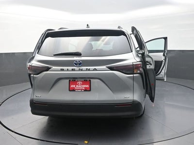 2025 Toyota Sienna XLE 8 Passenger