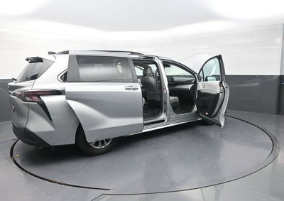 2025 Toyota Sienna XLE 8 Passenger