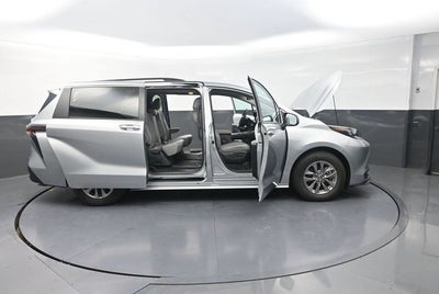 2025 Toyota Sienna XLE 8 Passenger