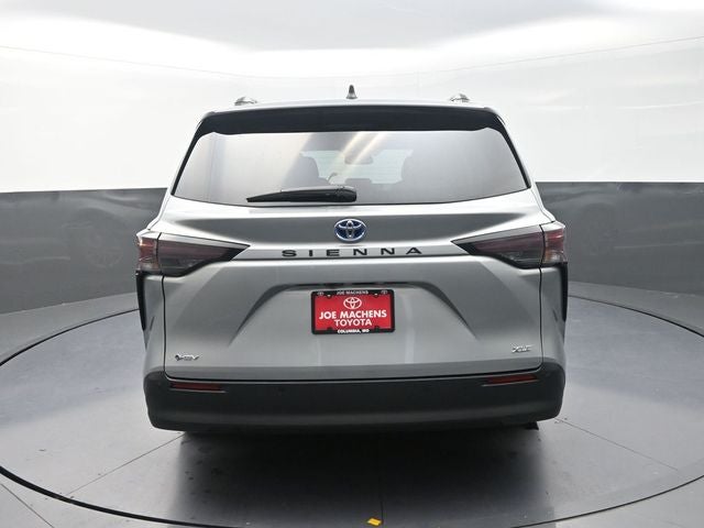 2025 Toyota Sienna XLE 8 Passenger