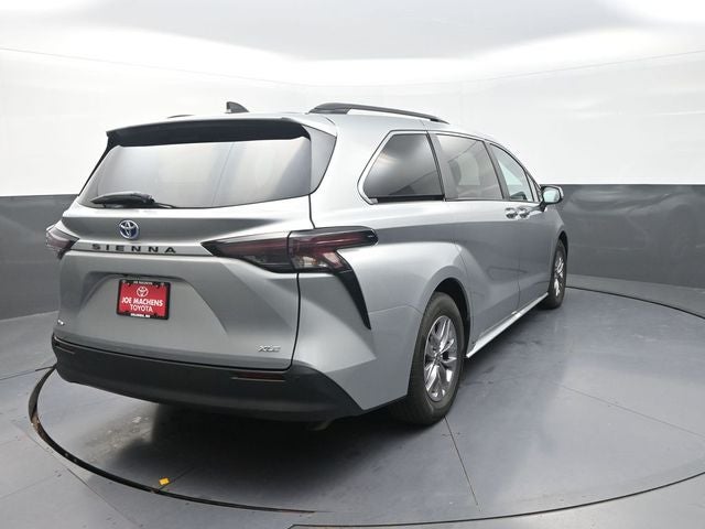 2025 Toyota Sienna XLE 8 Passenger