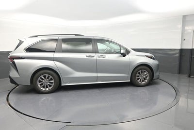 2025 Toyota Sienna XLE 8 Passenger