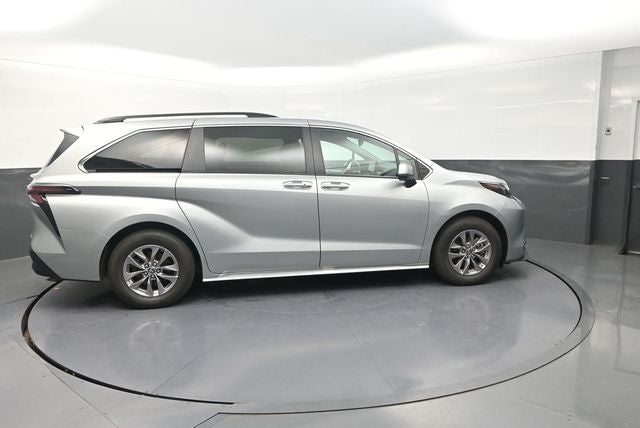 2025 Toyota Sienna XLE 8 Passenger