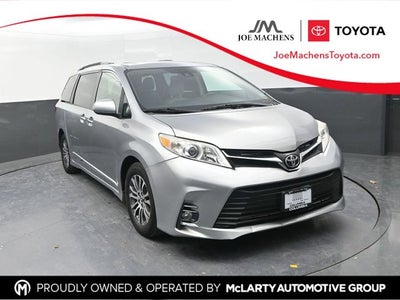 2018 Toyota Sienna XLE 8 Passenger