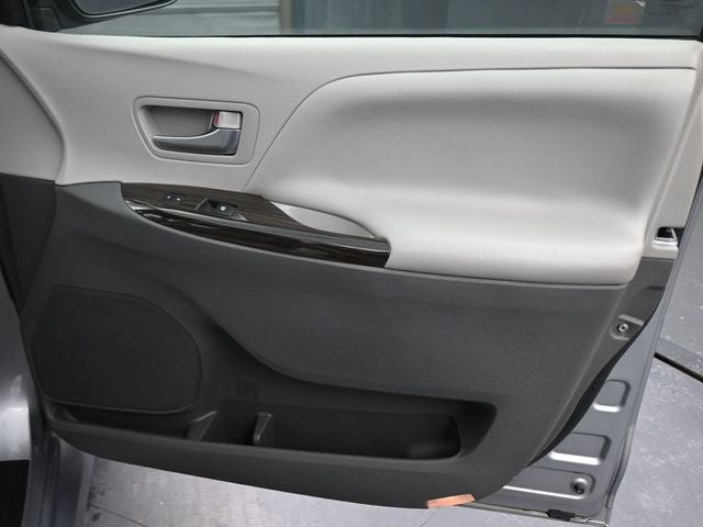 2018 Toyota Sienna XLE 8 Passenger