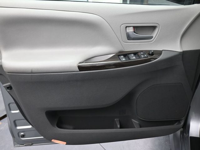 2018 Toyota Sienna XLE 8 Passenger