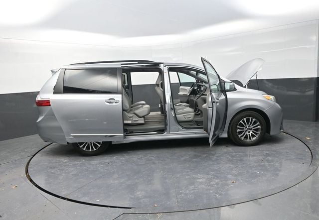 2018 Toyota Sienna XLE 8 Passenger