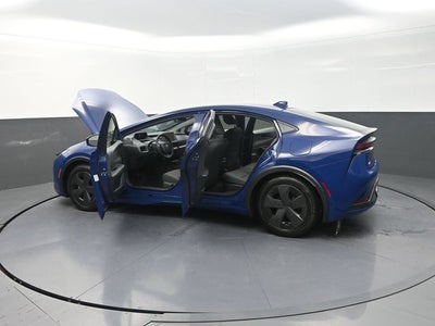2025 Toyota Prius LE
