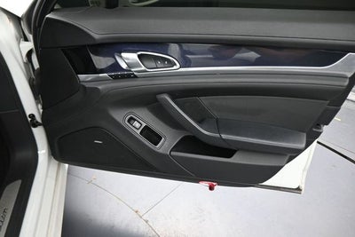 2016 Porsche Panamera 4