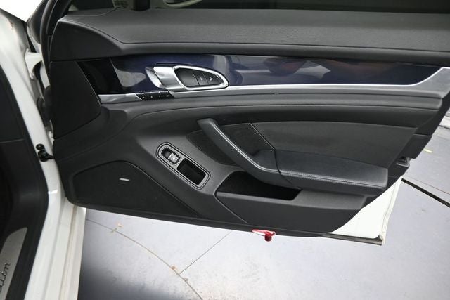 2016 Porsche Panamera 4