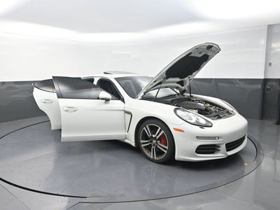 2016 Porsche Panamera 4