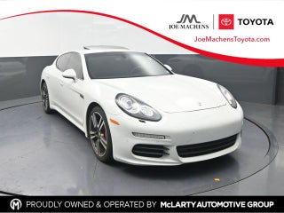 2016 Porsche Panamera 4