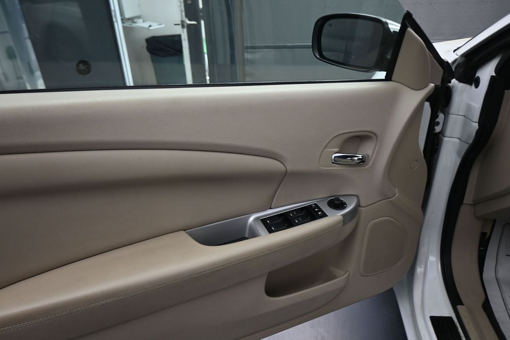 2011 Chrysler 200 Limited