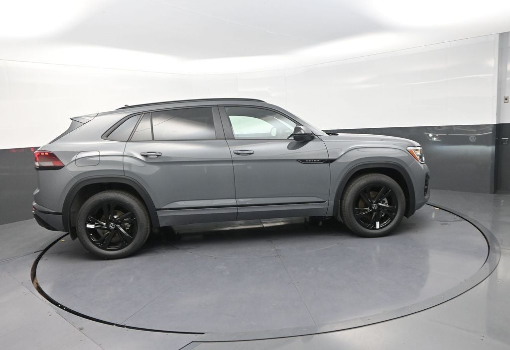 2026 Volkswagen Atlas Cross Sport 2.0T SEL R-Line Black