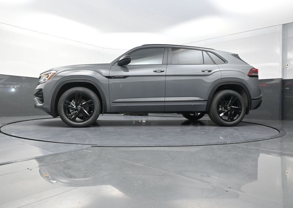2026 Volkswagen Atlas Cross Sport 2.0T SEL R-Line Black